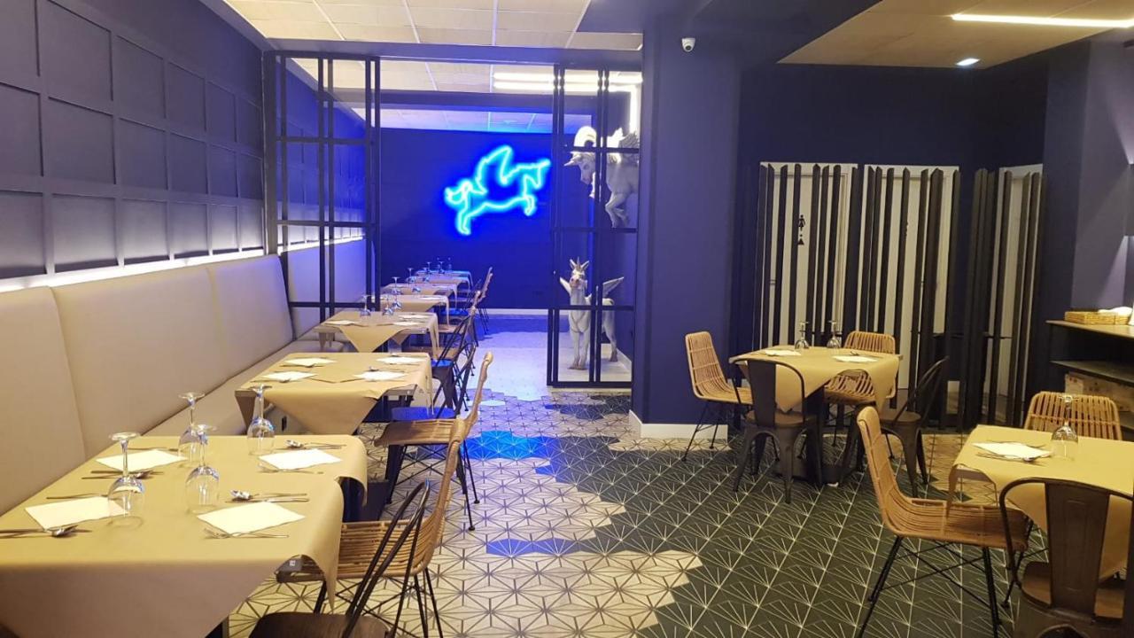Rener Hotel Los Campones 기욘 외부 사진